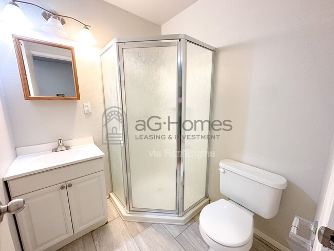 Building Photo - 4722 SE 27th St