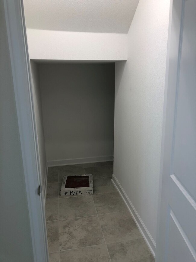 Building Photo - Just Listed!  3/2.5 Located In Beautiful P...