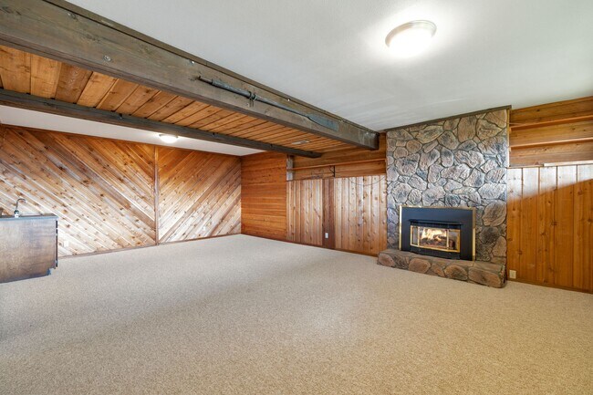 Building Photo - CLICK "REQUEST A TOUR" NOW!