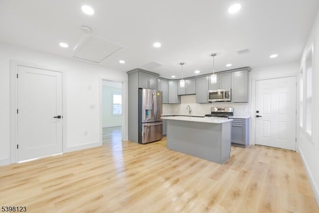 Building Photo - 169 New St