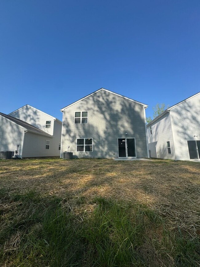 Building Photo - Move In Ready 4BR/2.5BA Home located in Stoneygreen Community