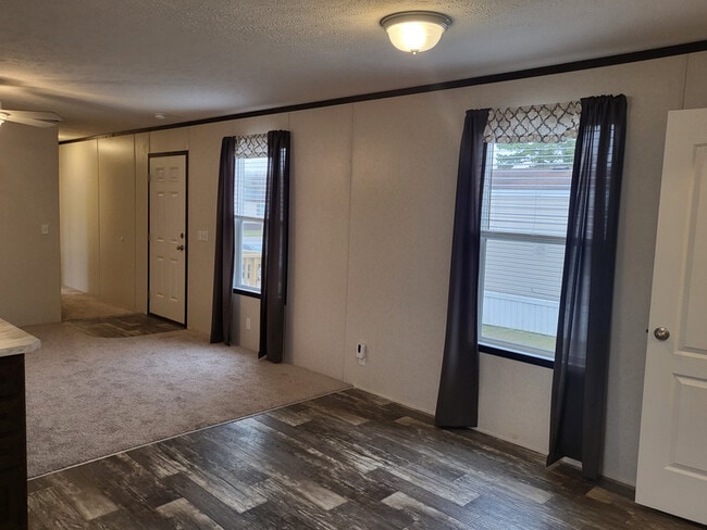 Building Photo - 126 Elm