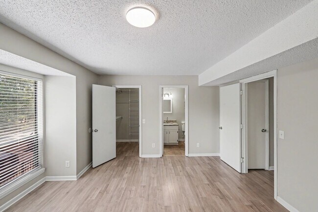 Building Photo - 10971 Harrowfield Rd
