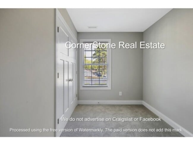 Building Photo - 2854 Little Dr