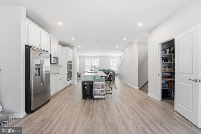 Building Photo - 6066 Beake St