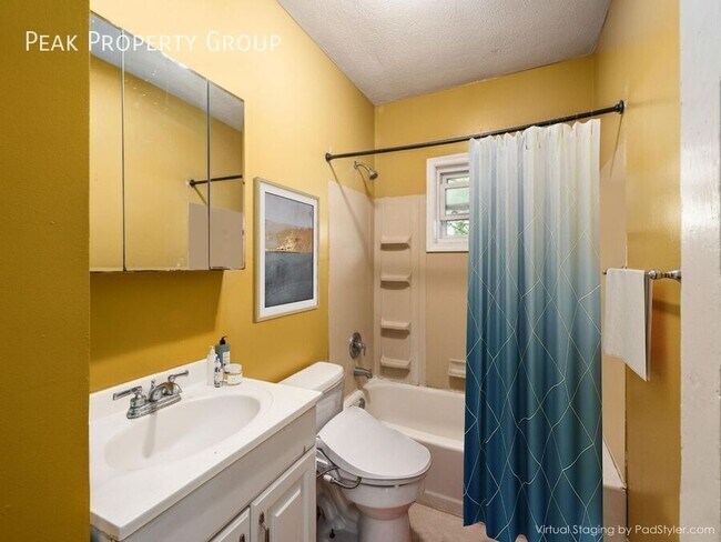 Building Photo - 1400 Summit St