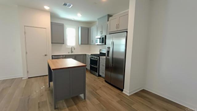 Building Photo - 5465 Seacliff Pl