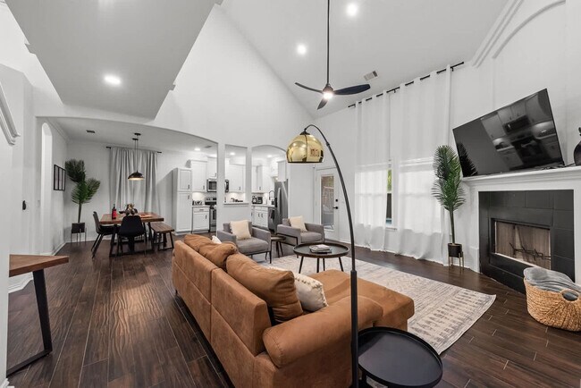 Building Photo - 320 Timbercreek Ct