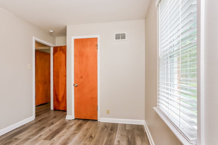 Building Photo - 9609 Griffin Dr