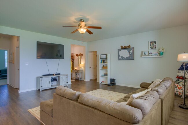 Building Photo - Charming 3-Bedroom Home for Rent in The Pr...