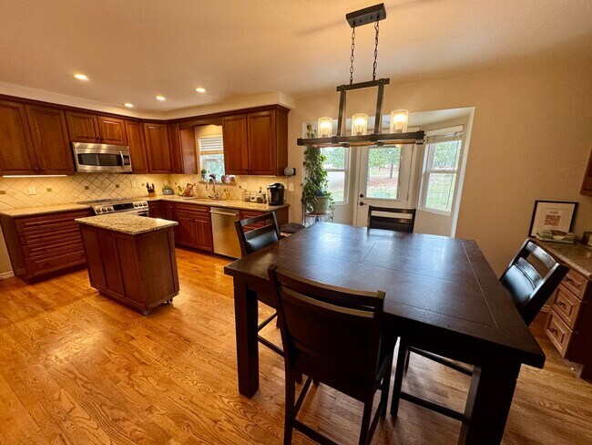 Building Photo - Beautiful home in Black Forest on 2.5 acres