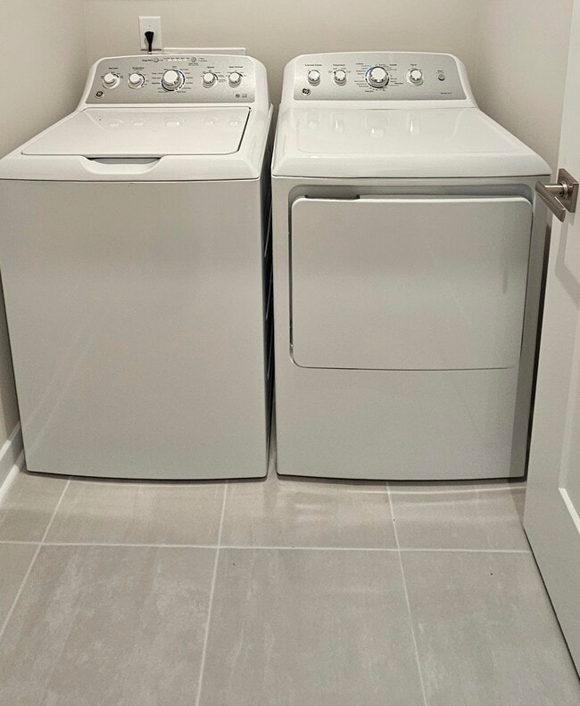 Building Photo - 2313 Hazel Wy