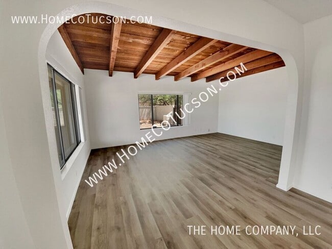 Building Photo - 5243 N Stonehouse Pl