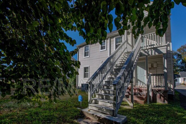 Building Photo - 1135 Jackson Ave