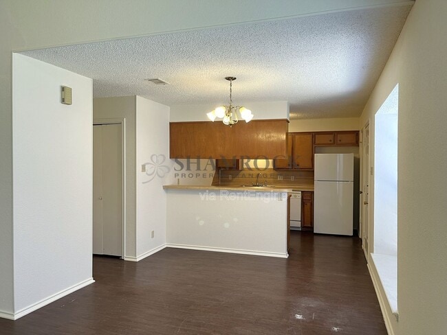 Building Photo - 214 Kettler Dr