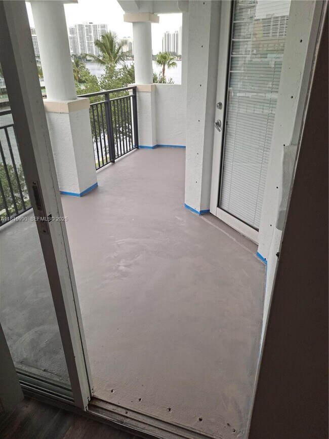 Building Photo - 3255 NE 184th St