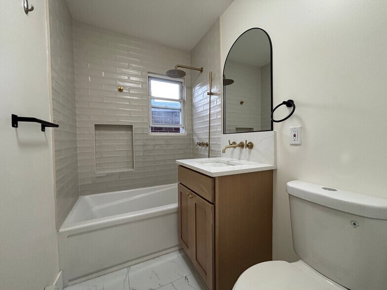 Building Photo - 140 71st St