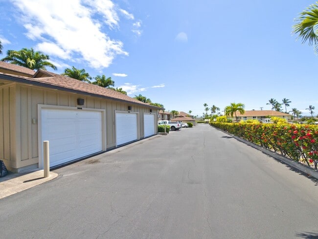 Building Photo - 75-6025 Alii Dr. F102