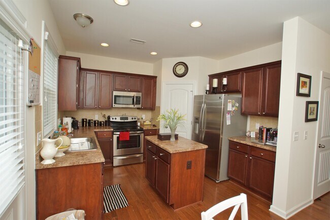 Building Photo - 105 Cobalt Creek Way