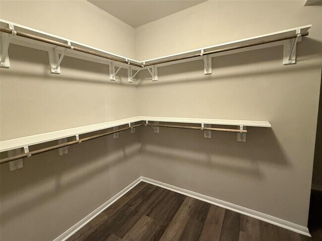 Building Photo - 2315 Bettylou Ln