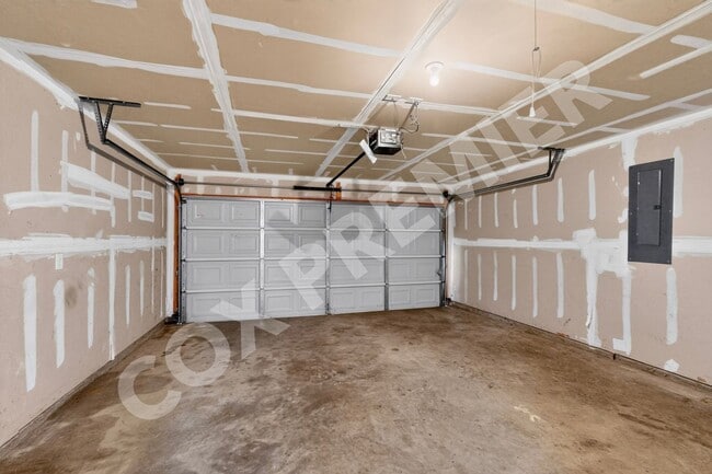 Building Photo - 2848 St Bernard Dr