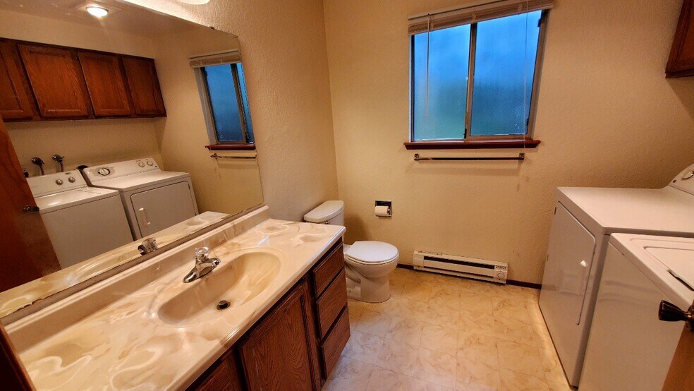 Building Photo - 821 Kaiser Rd NW