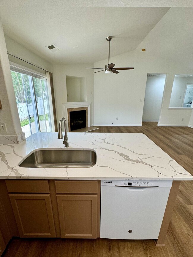 Building Photo - Fresh and Clean, Very Cute Home for Rent n...