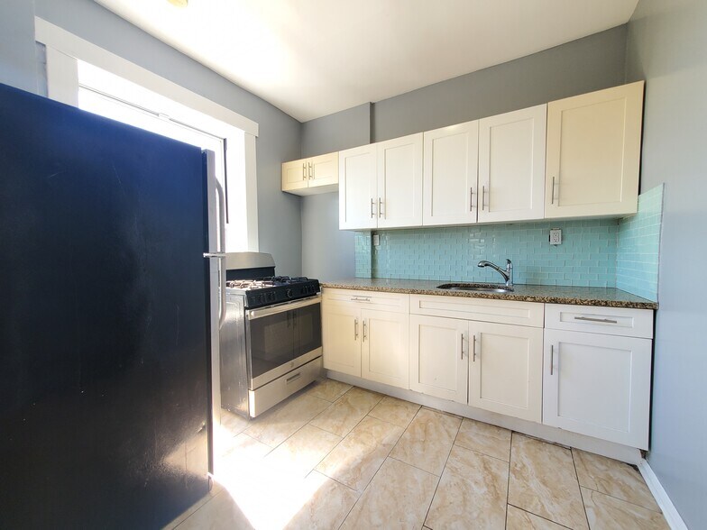 Primary Photo - 557 Ocean Ave