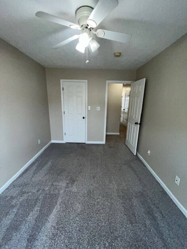 Building Photo - 3-bedroom, 1.5-bathroom home located in the heart of Nicholasville, KY.