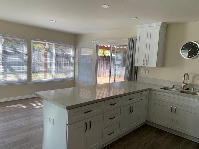 Building Photo - 856 Crystal Creek Ct