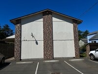 Building Photo - 144 SW Lee St