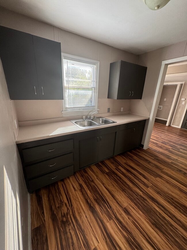 Building Photo - 3400 SE 20th St