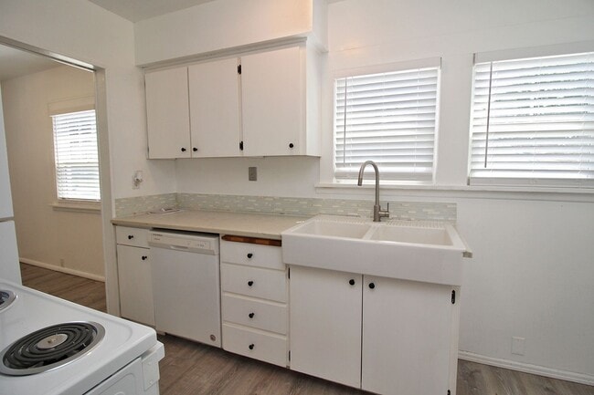 Building Photo - 2315 SE 66th Ave
