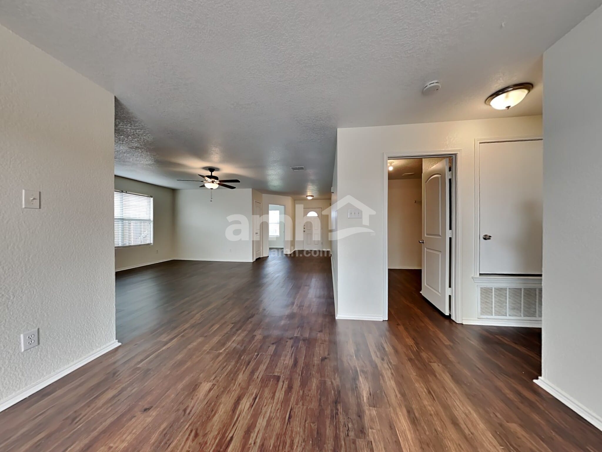 Building Photo - 8528 Hawkview Dr