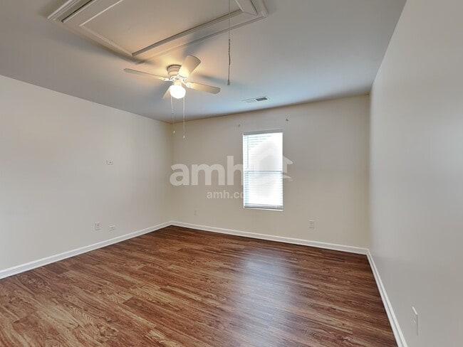 Building Photo - 2311 Foxy Dr