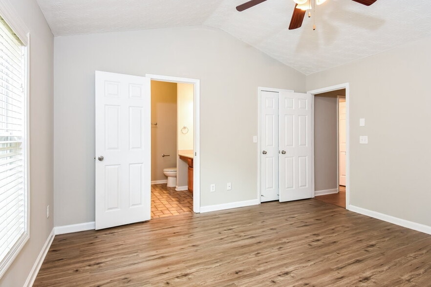 Building Photo - 210 Winterbury Dr