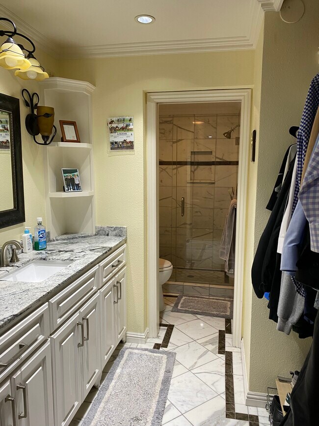 Building Photo - 2505 Miramar Ave