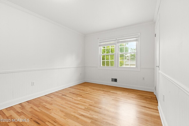 Building Photo - 1802 Holbrook St