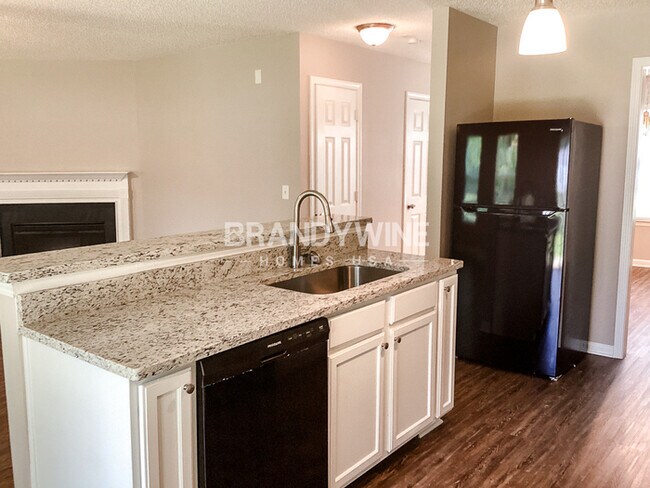 Building Photo - One month  FREE RENT!!!