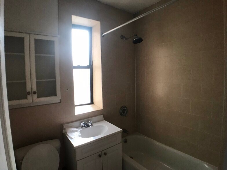 Building Photo - 20 Magaw Pl