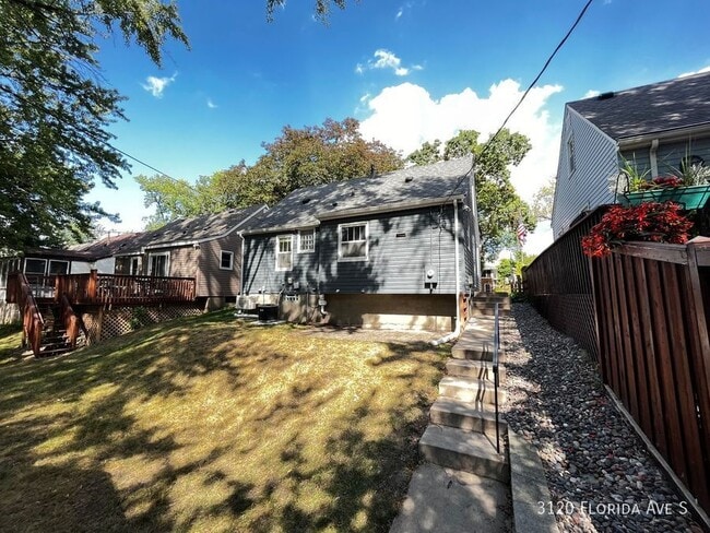 Building Photo - 3120 Florida Ave S