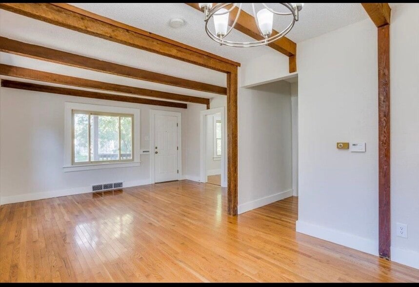 Building Photo - 1422 S Laura Ave