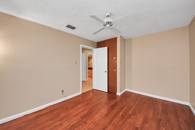 Building Photo - 12707 Corona Ln