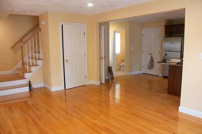 Building Photo - 4 Humphrey St