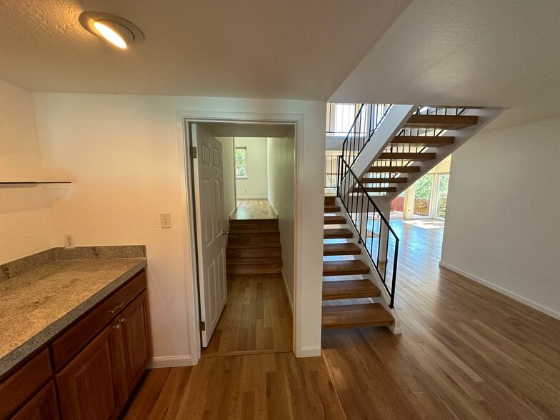 Building Photo - 18 Pepper Way