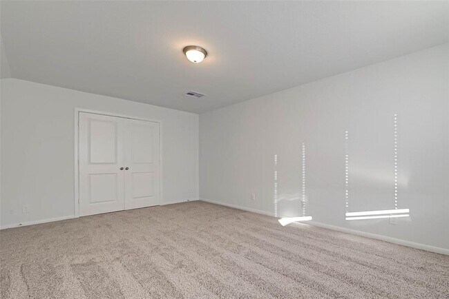 Building Photo - 939 Summer Vlg Wy