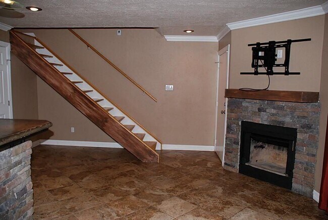 Building Photo - 12755 Mill Ridge Dr