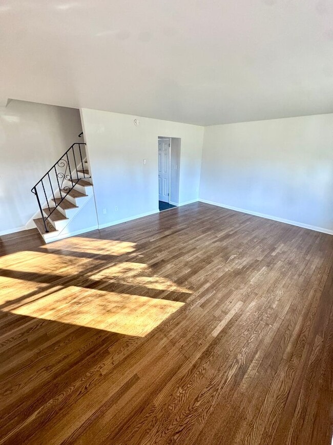 Building Photo - PARKLAND SCHOOLS- THREE BEDROOM TOWNHOME