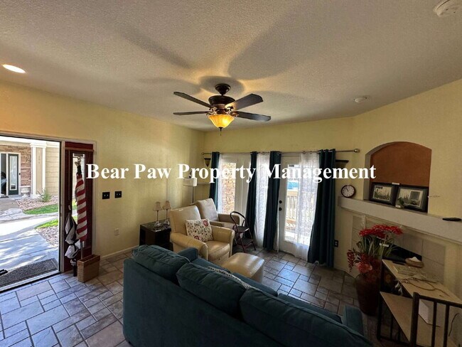 Building Photo - "Spacious 2-Bed, 2-Bath Condo Retreat"