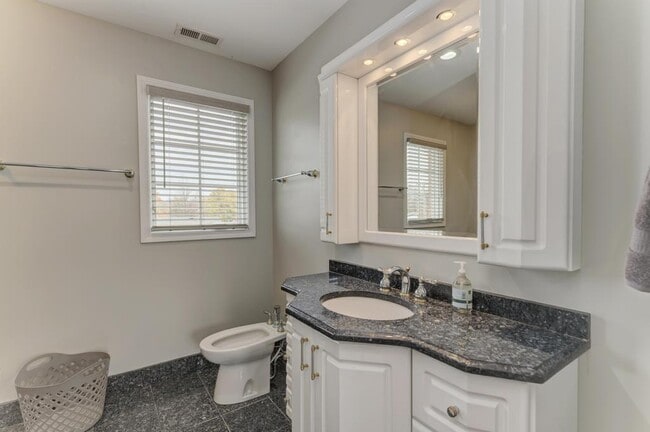 Building Photo - 4544 N Oriole Ave